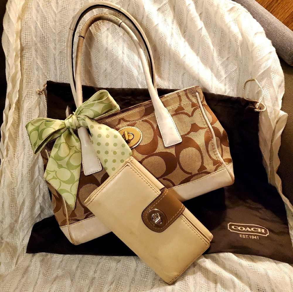Medium Coach shoulder bag & Coach wallet